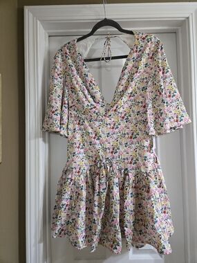 NWT Love Triangle Size Large Floral V-Neck Short Sleeve Women’s Romper